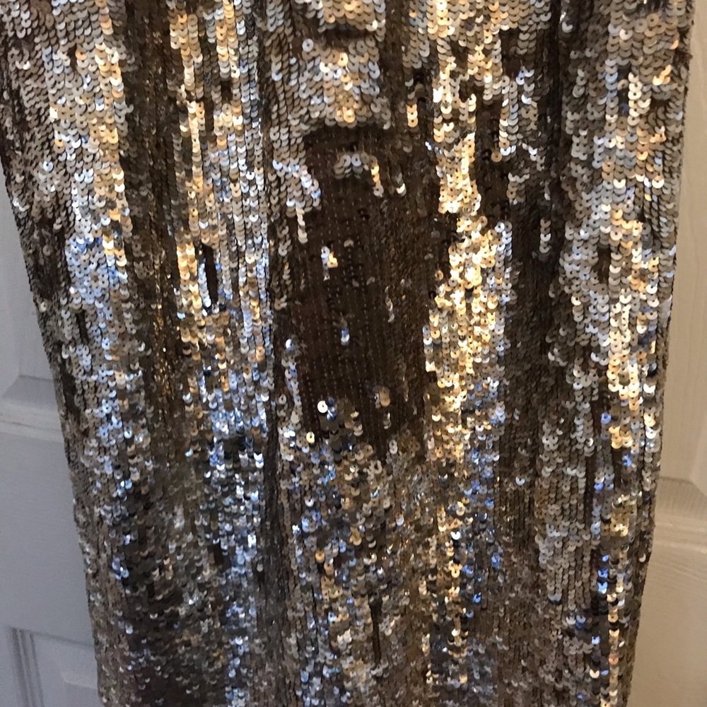 Gold sequins dress - Picture 2 of 9
